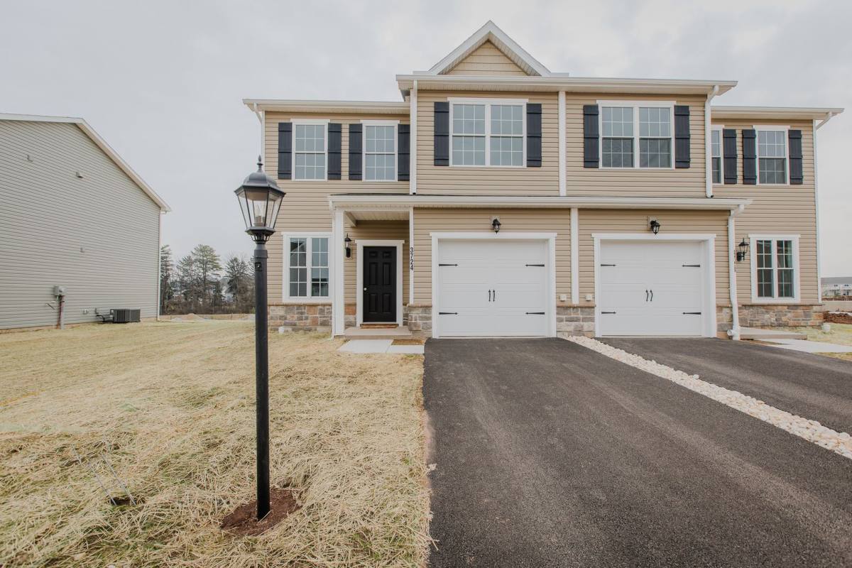 Townhouse for rent at 3744 Castle Dr, Dover, PA 17315