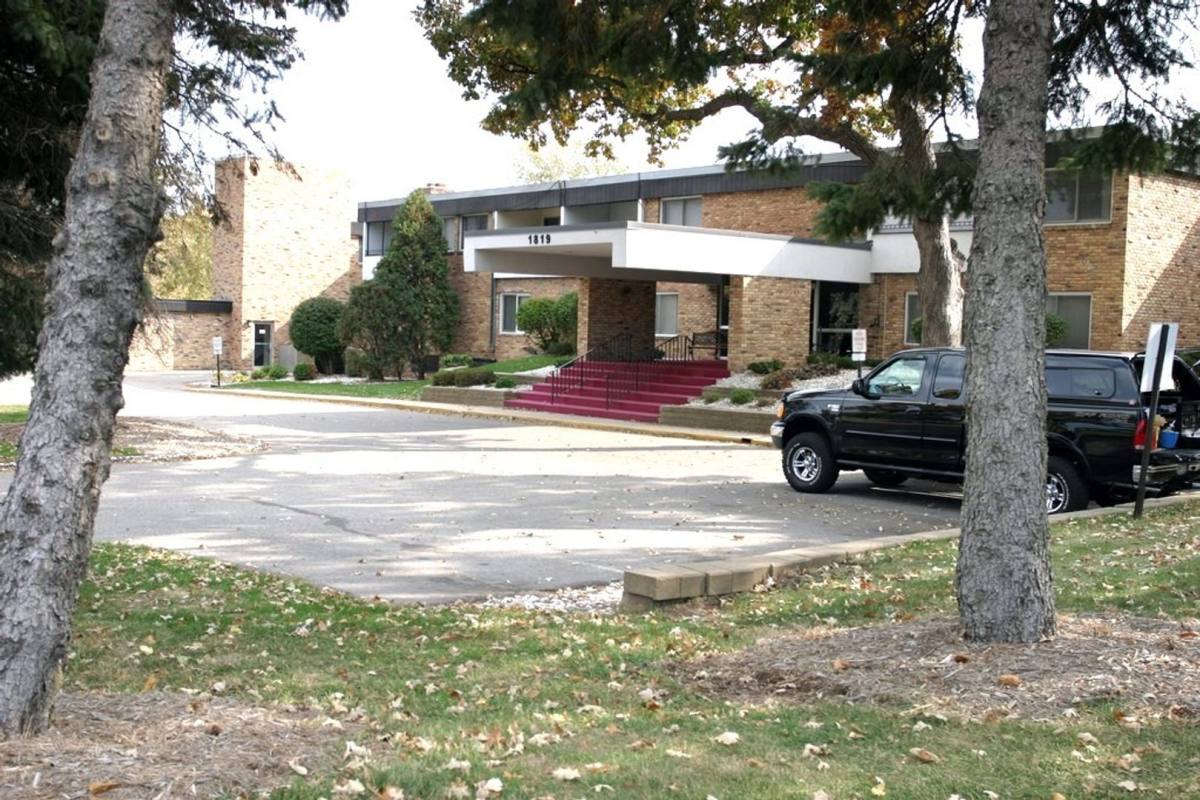 Apartment for rent at 1819 W Old Shakopee Rd, Minneapolis, MN 55431