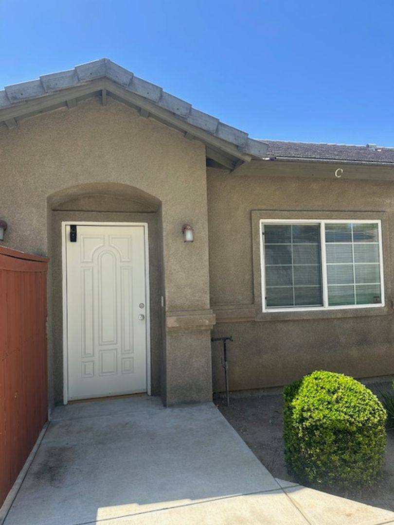 Apartment for rent at 704 Meadow Grove Court, Bakersfield, CA 93308