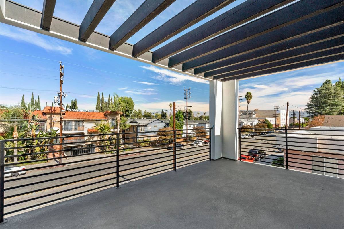 Apartment for rent at 14802 Vanowen St, Van Nuys, CA 91405