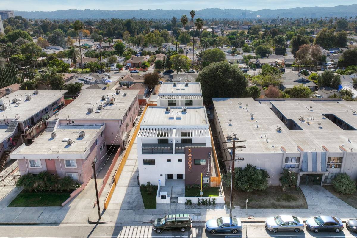 Apartment for rent at 14802 Vanowen St, Van Nuys, CA 91405