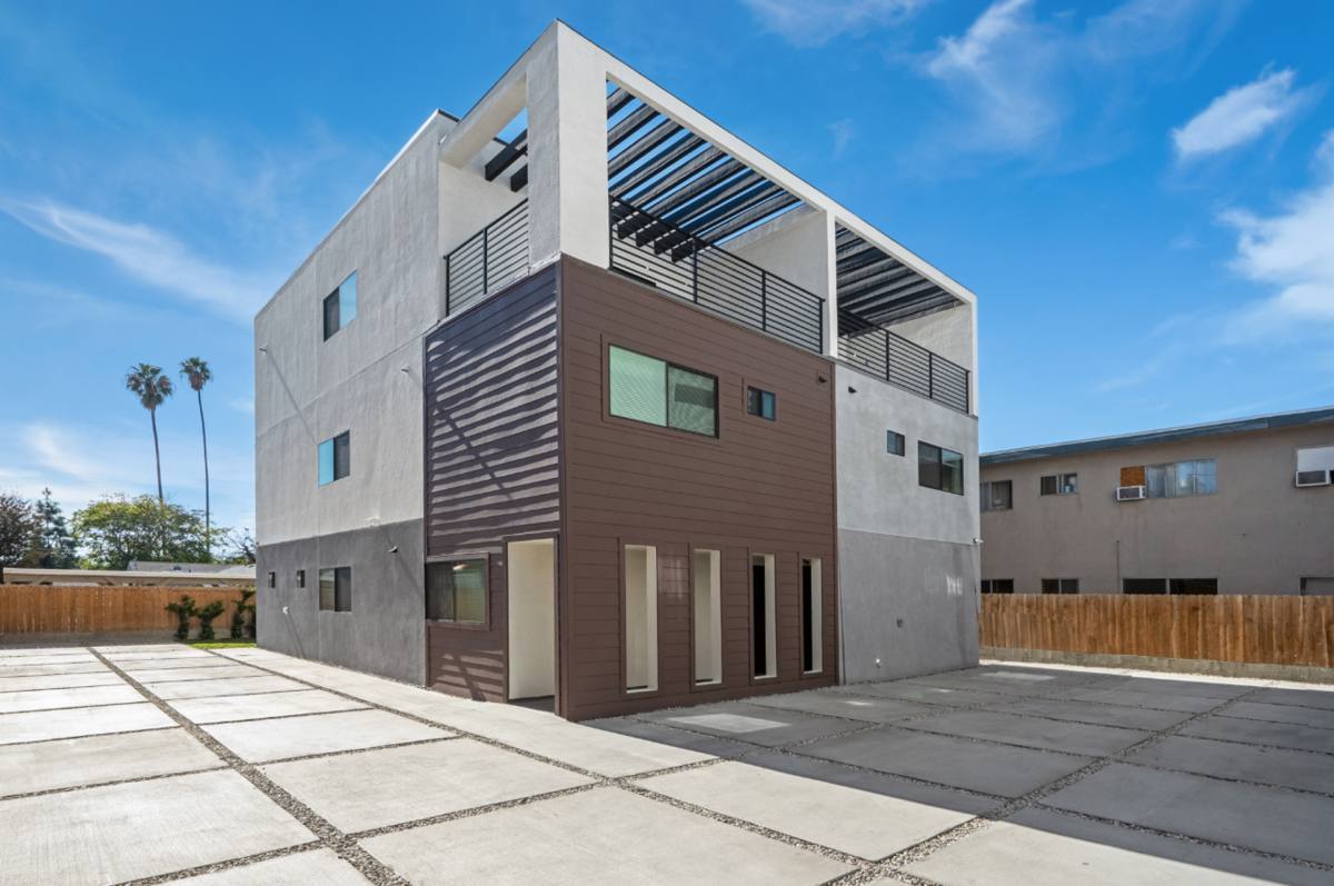 Apartment for rent at 14802 Vanowen St, Van Nuys, CA 91405
