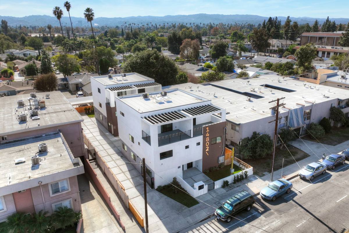 Apartment for rent at 14802 Vanowen St, Van Nuys, CA 91405