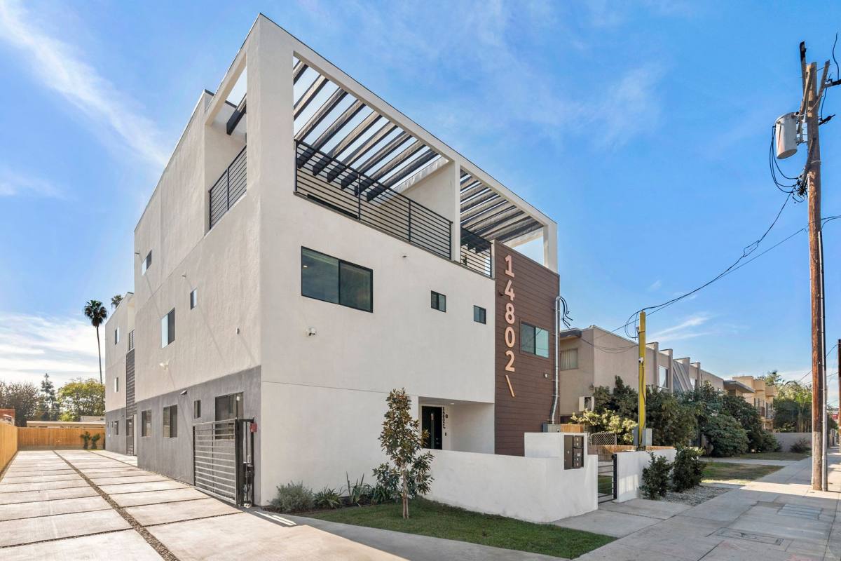 Apartment for rent at 14802 Vanowen St, Van Nuys, CA 91405