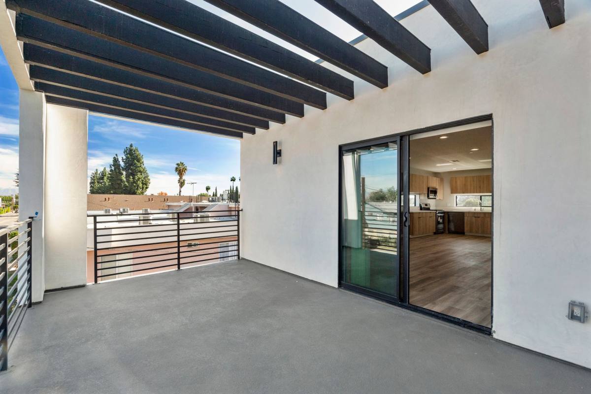 Apartment for rent at 14802 Vanowen St, Van Nuys, CA 91405