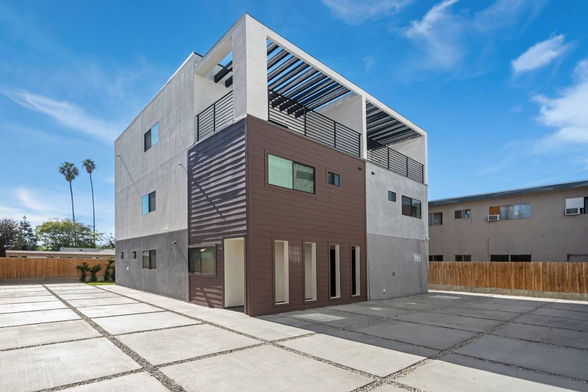Apartment for rent at 14802 Vanowen St, Van Nuys, CA 91405