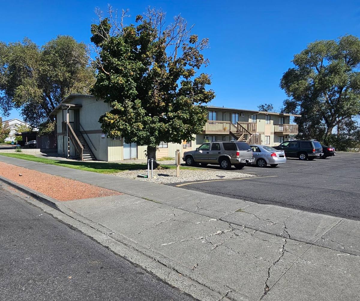 Apartment for rent at 523 W Crest Dr, Moses Lake, WA 98837