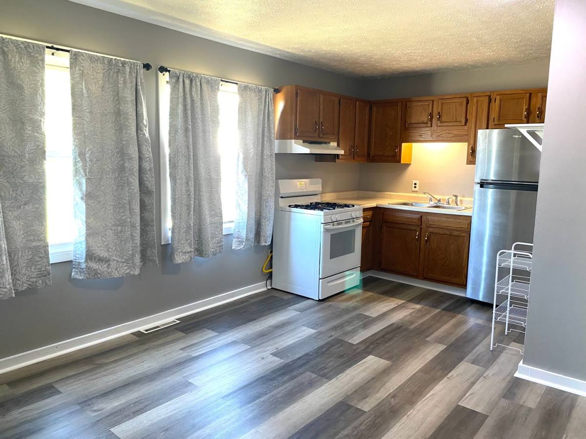 Apartment for rent at 110 1 2 Lee St, Belpre, OH 45714