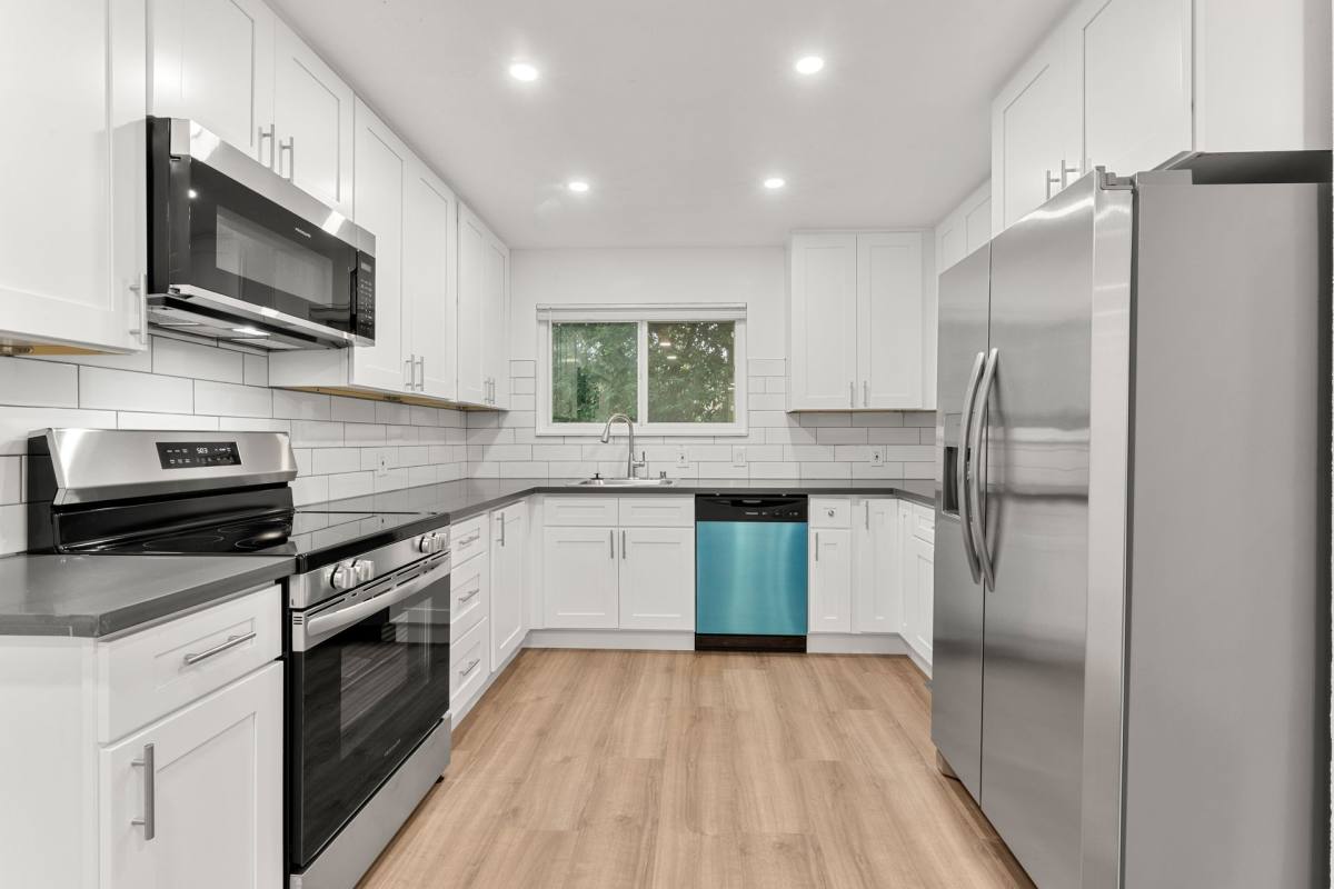 Apartment for rent at 17-25 Devonshire Blvd, San Carlos, CA 94070