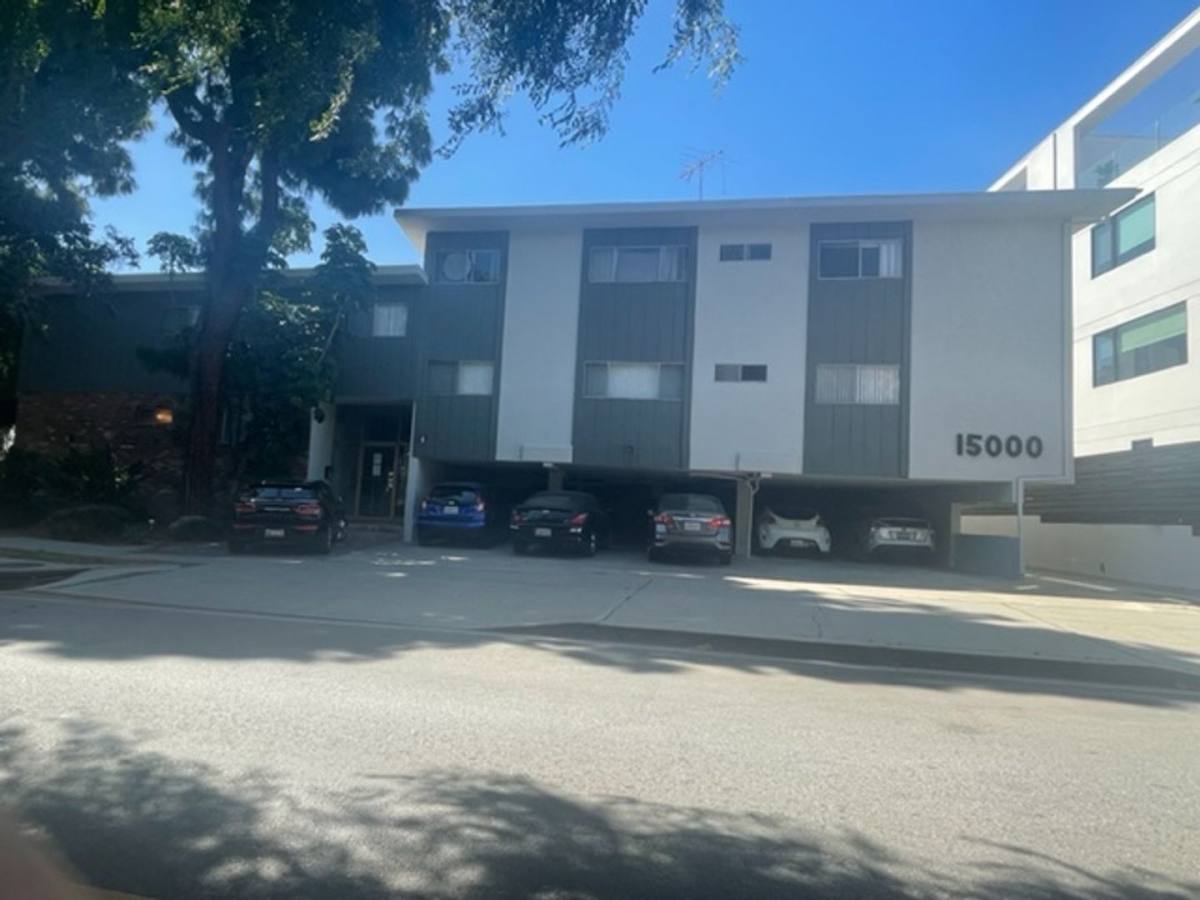 Apartment for rent at 15000 Moorpark St, Sherman Oaks, CA 91403