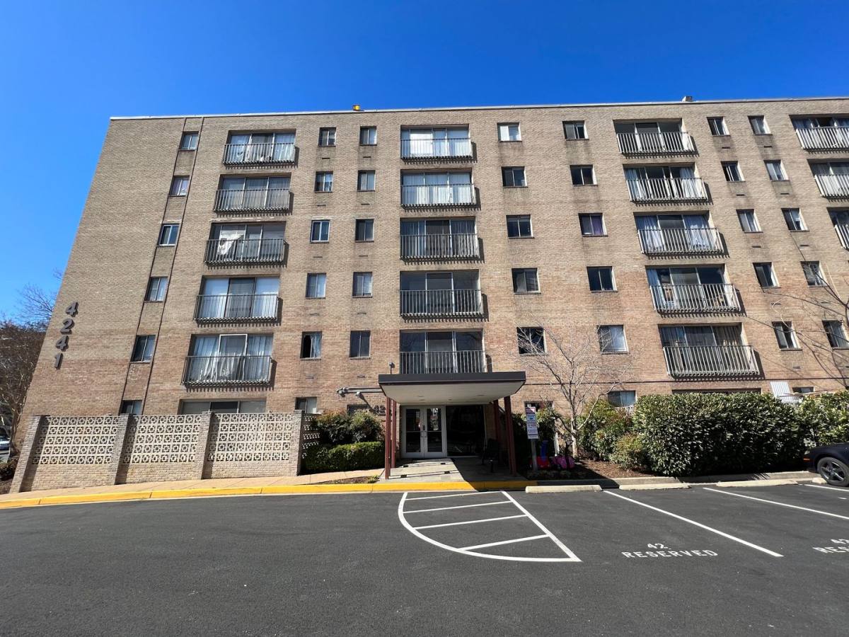 House for rent at 4241 Columbia Pike, Arlington, VA 22204