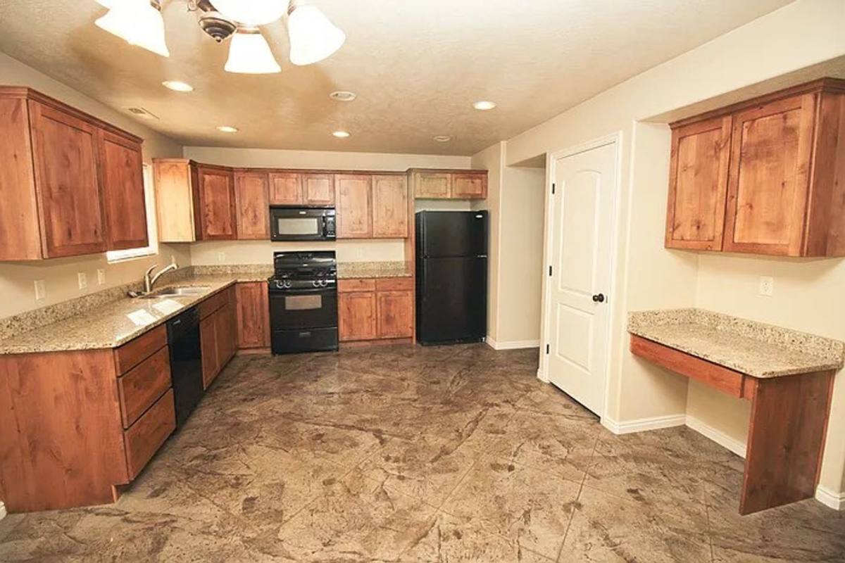 Townhouse for rent at 450 W 200 S, Washington, UT 84780