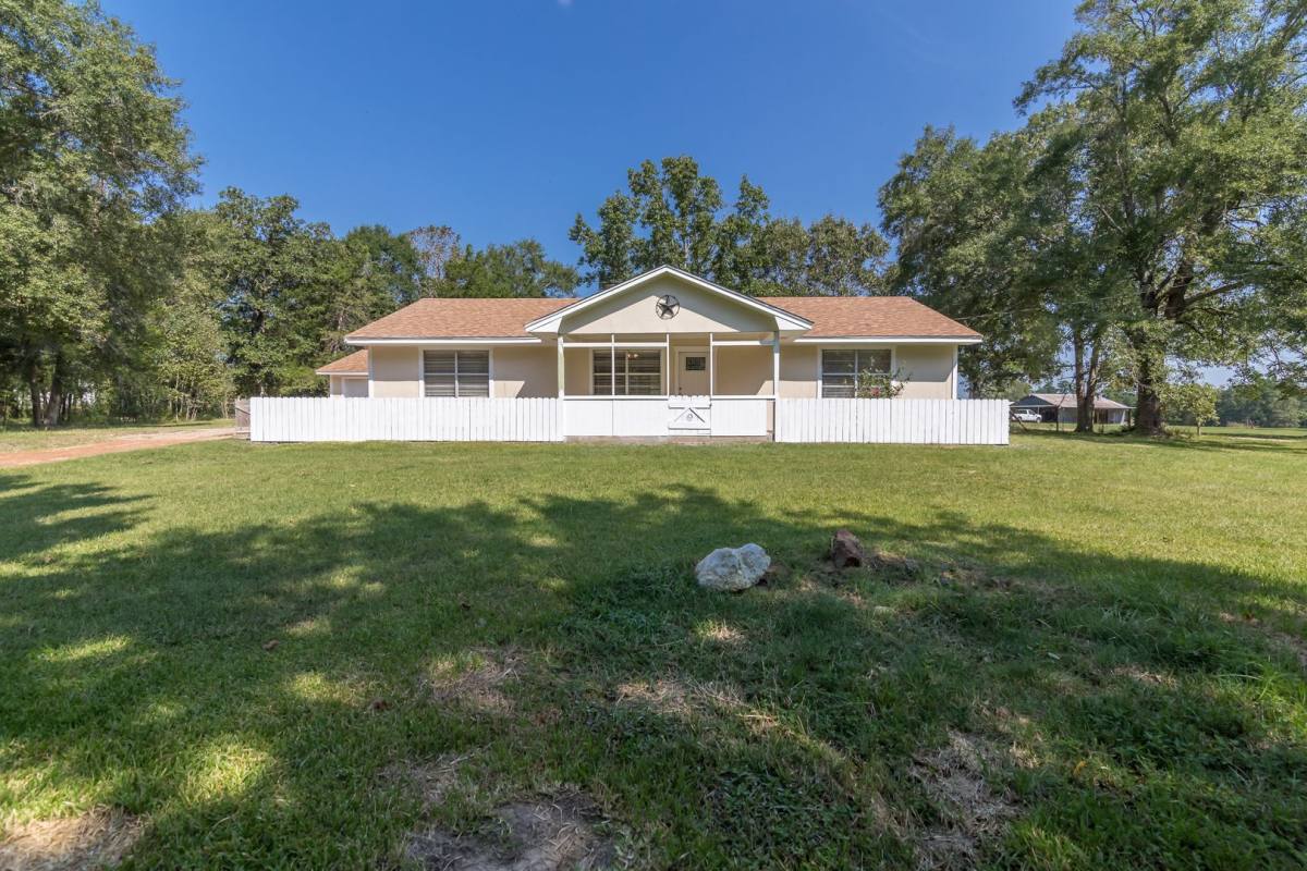 House for rent at 2137 FM 1375 Rd, Huntsville, TX 77340