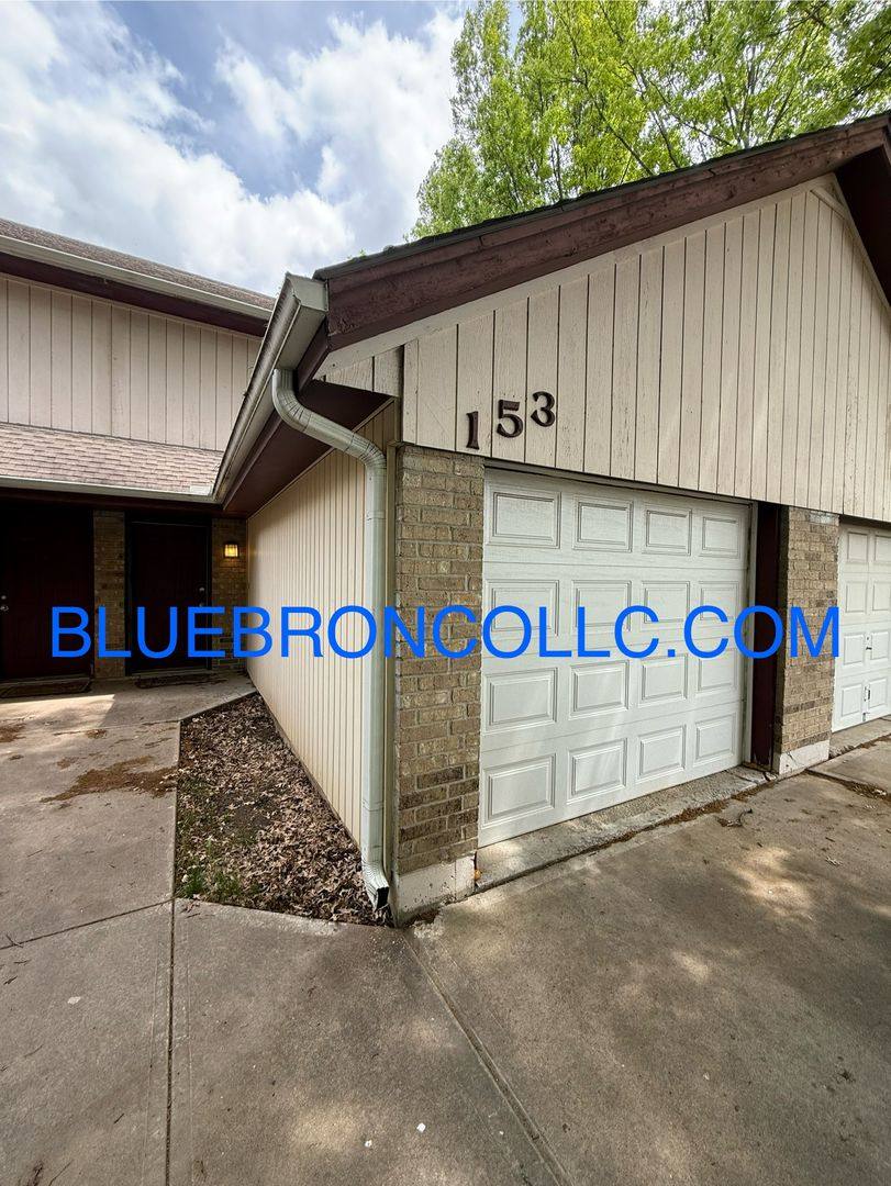 Townhouse for rent at 153 SW Oxford Place, Lees Summit, MO 64063