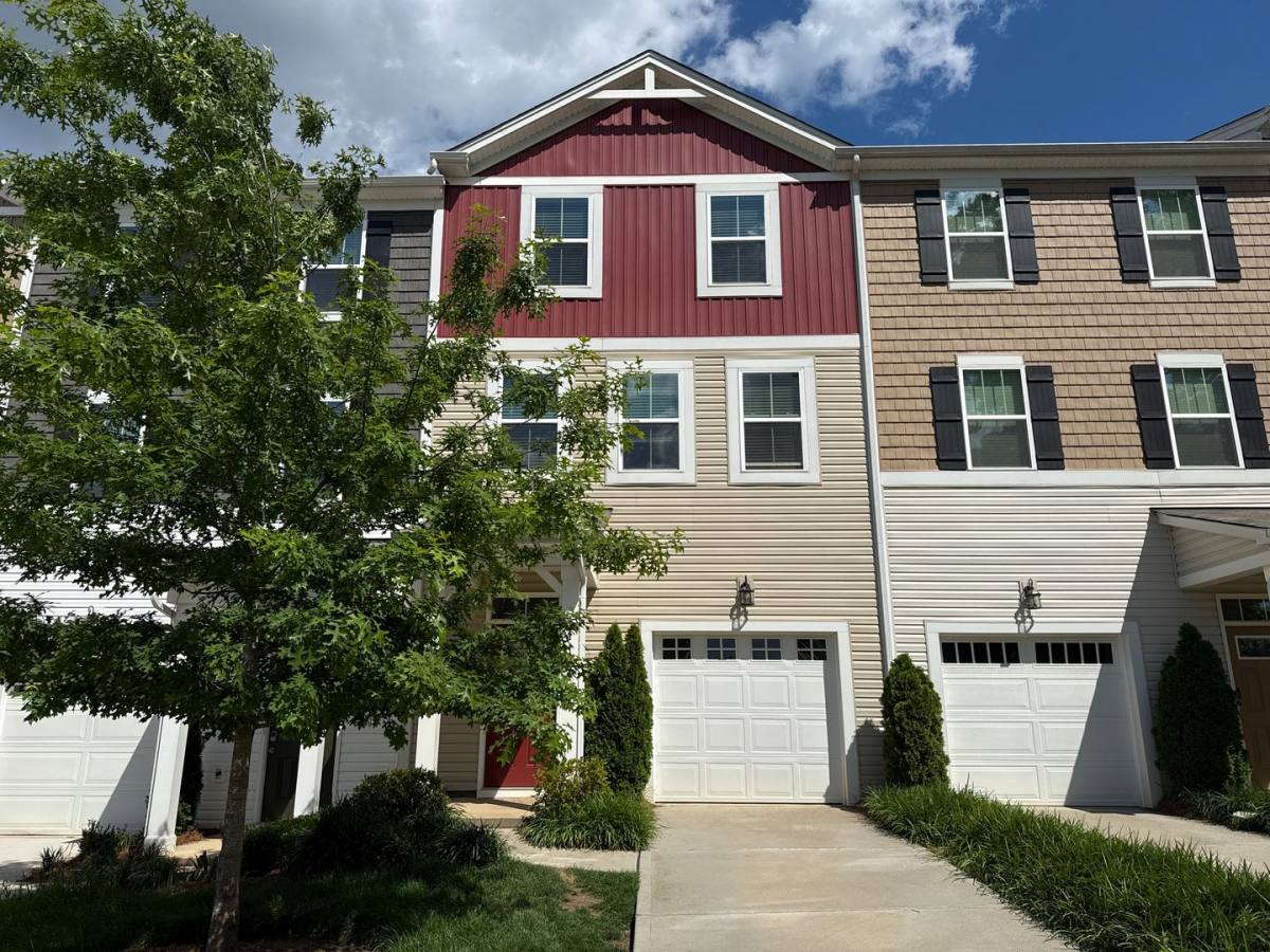 Townhouse for rent at 1110 Keydet Dr, Charlotte, NC 28216