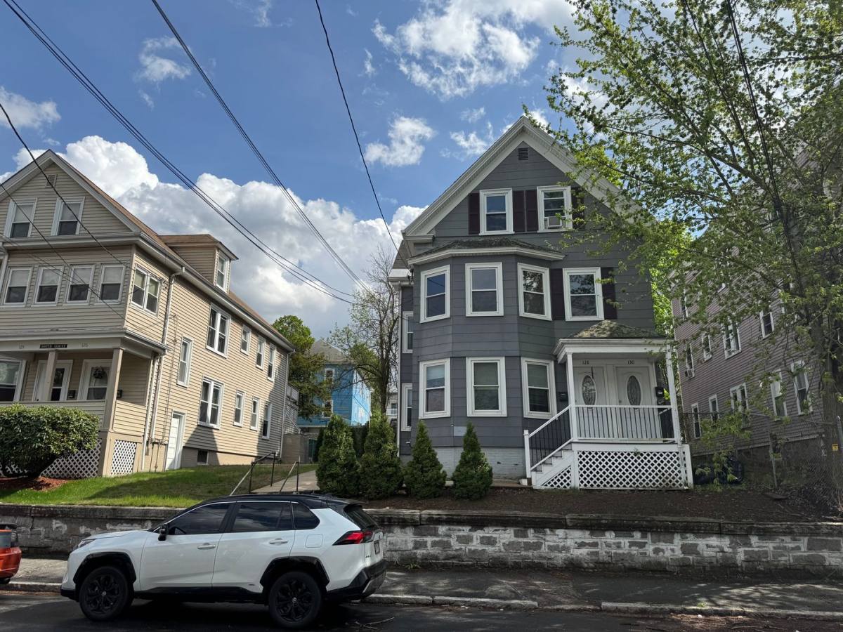 Apartment for rent at 130 S Elm St, Haverhill, MA 01835