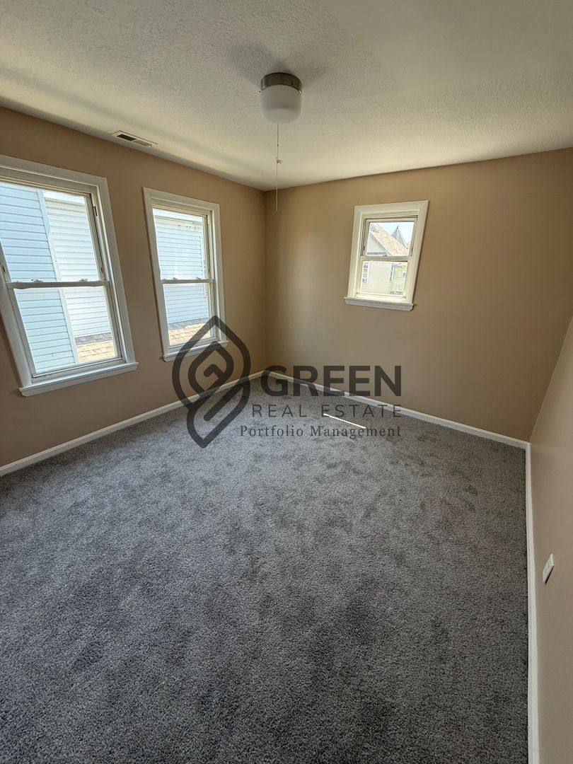 Apartment for rent at 322 W Merchant St, Kankakee, IL 60901