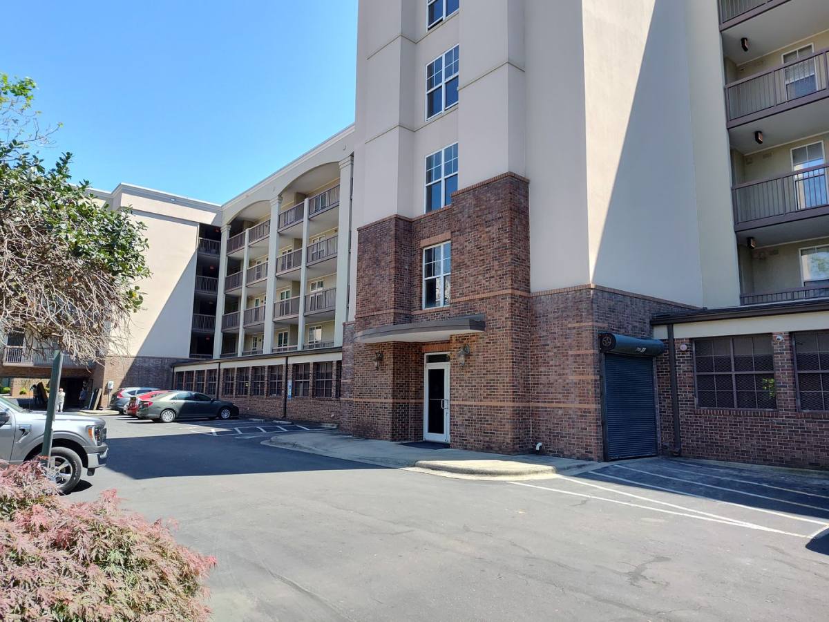 Condo for rent at 405 W 7th St, Charlotte, NC 28202