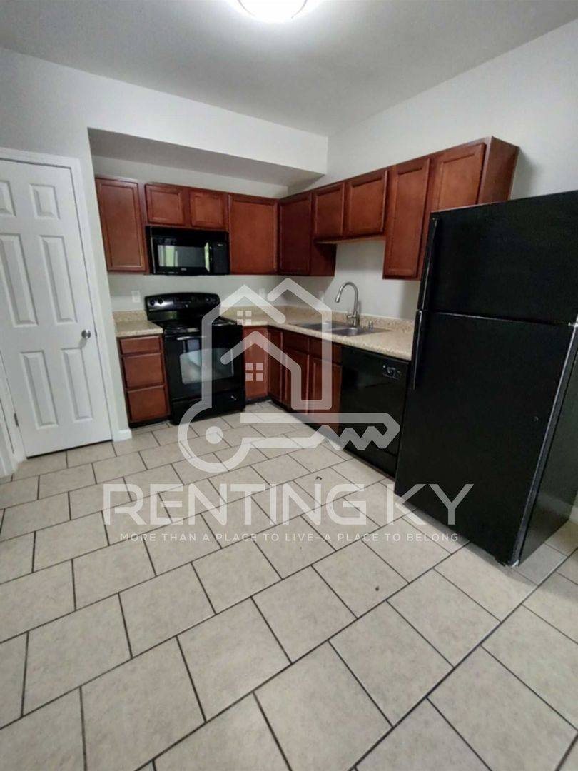 Townhouse for rent at 166 S Killarney Lane, Richmond, KY 40475