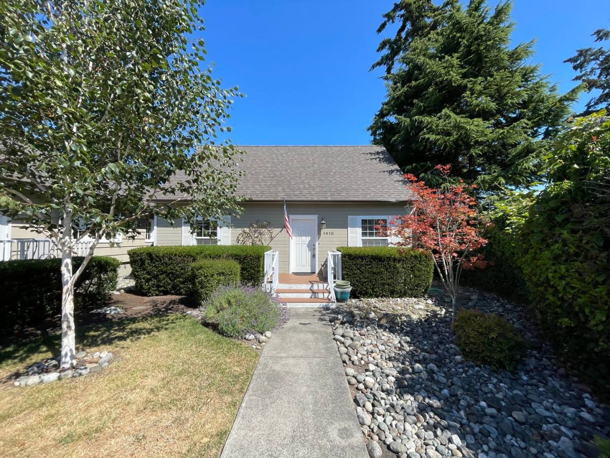 Apartment for rent at 13th St, Anacortes, WA 98221