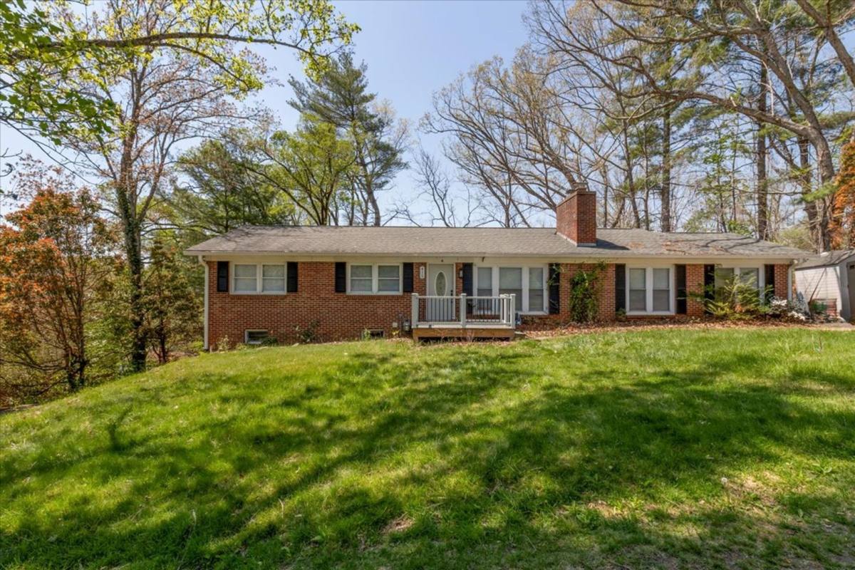 Apartment for rent at 415 Mountain View Rd, Mars Hill, NC 28754