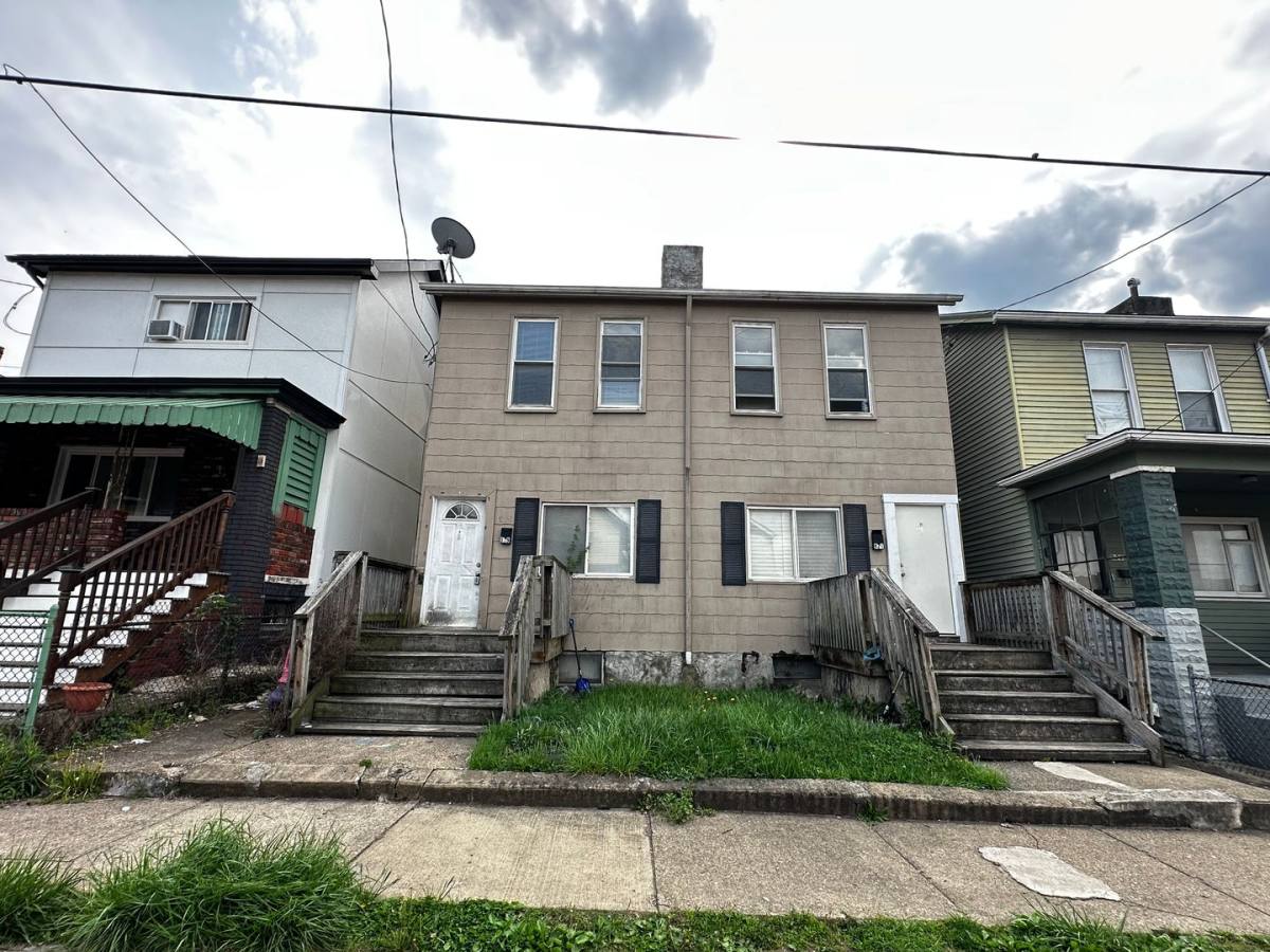 Apartment for rent at 919-921 Robinson, McKees Rocks, PA 15136