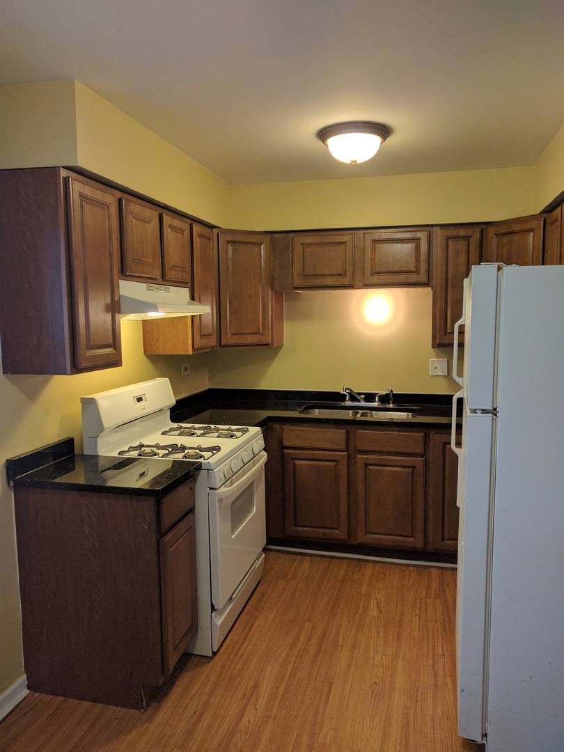 Apartment for rent at 914, 1012-1016 Parkwood Dr, Joliet, IL 60432