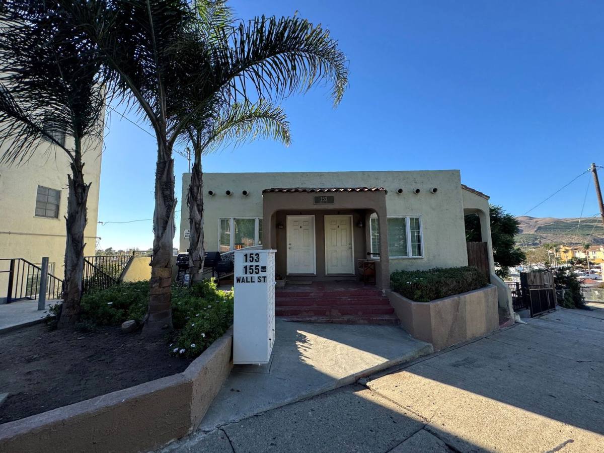 Apartment for rent at 155 Wall St, Ventura, CA 93001