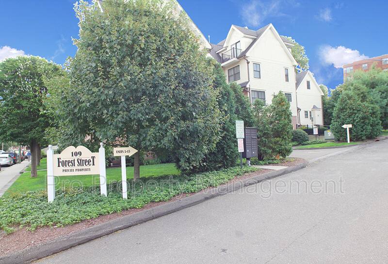 Townhouse for rent at 109 Forest St #7, Stamford, CT 06901