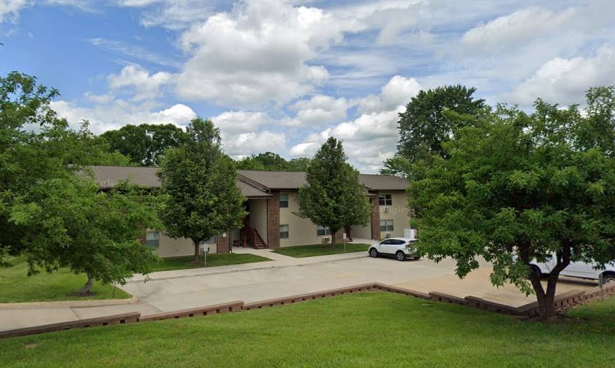 Apartment for rent at 125 Crescent Lake Rd, Saint Clair, MO 63077