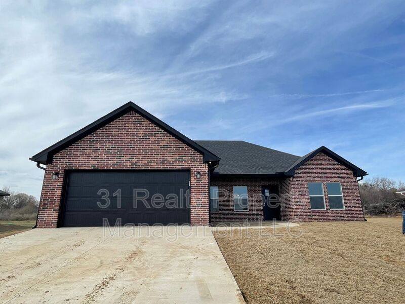 House for rent at 166 Western Hills Dr, Durant, OK 74701