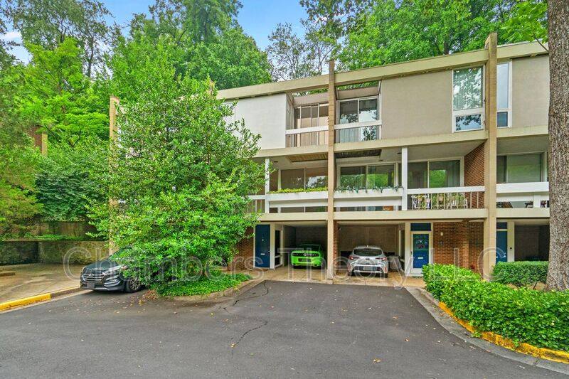 House for rent at 11593 Maple Ridge Rd, Reston, VA 20190