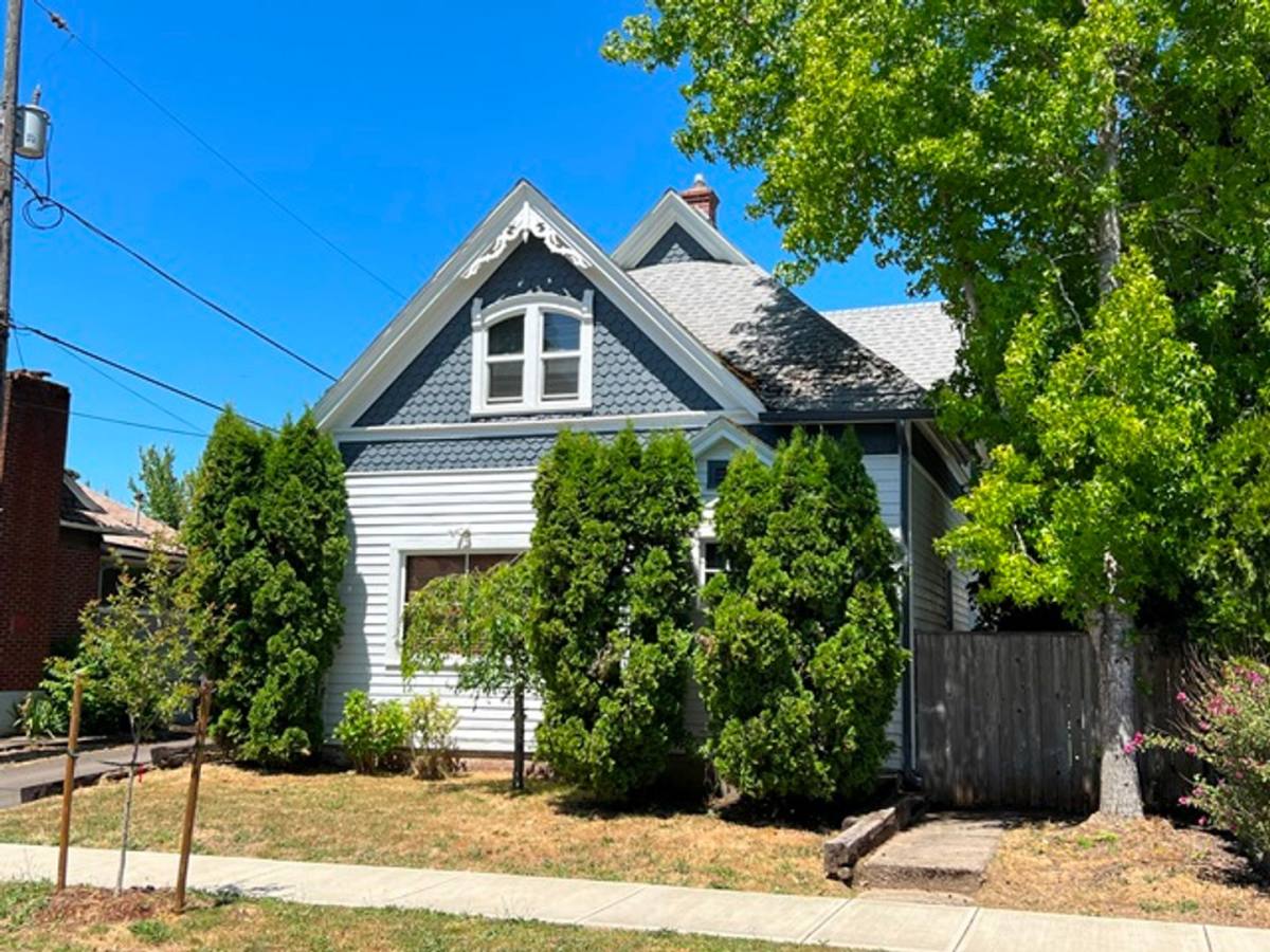 House for rent at 1955 Chemeketa St NE, Salem, OR 97301