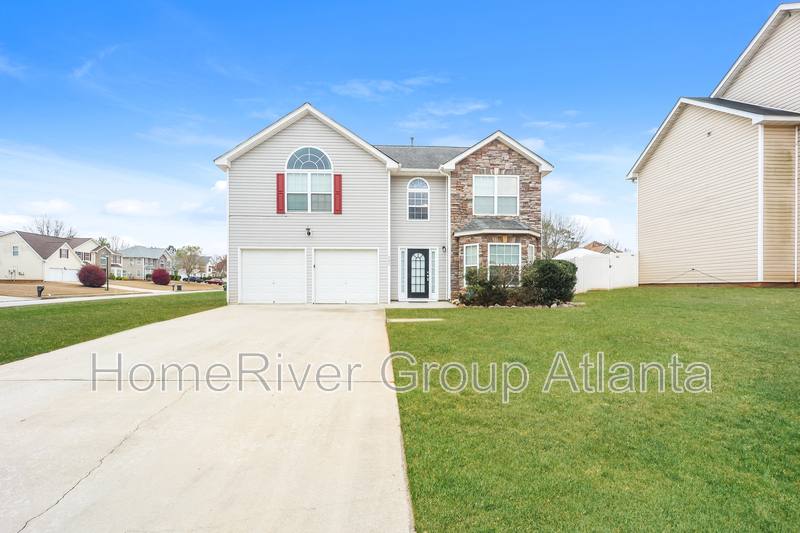 House for rent at 131 Laughlin Dr, Locust Grove, GA 30248