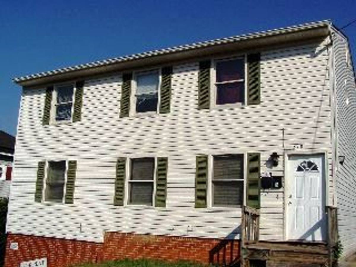 Apartment for rent at 310 W Franklin St, Bedford, VA 24523