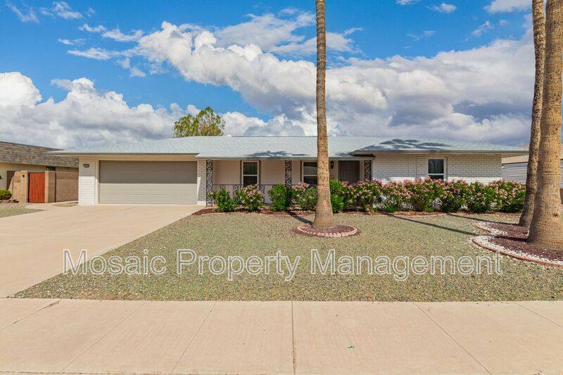 House for rent at 10726 W Brookside Dr, Sun City, AZ 85351