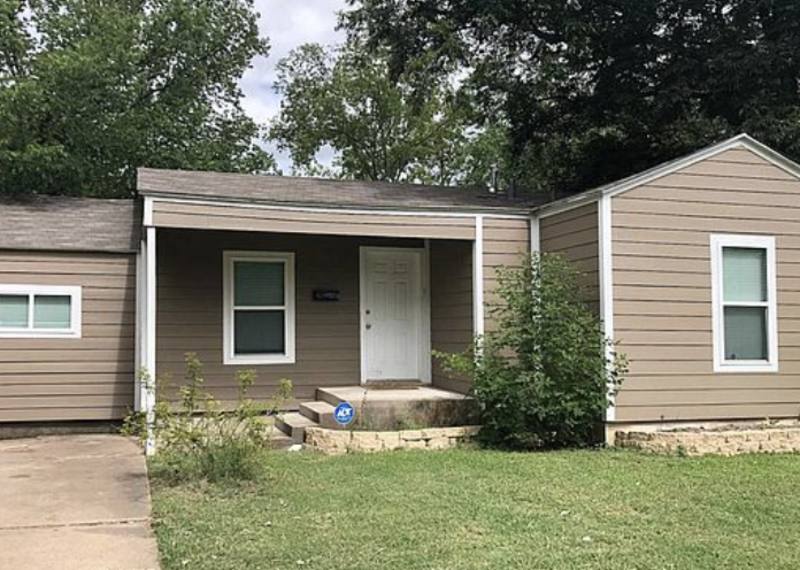 House for rent at 2733 Livingston Ave, Fort Worth, TX 76110