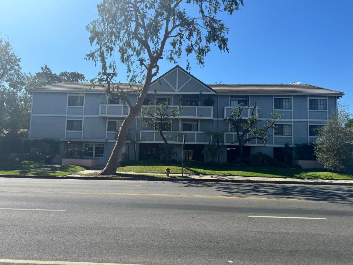 Apartment for rent at 6645 Coldwater Canyon, North Hollywood, CA 91606