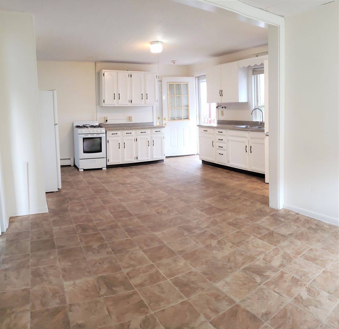 Apartment for rent at 33 Warner St, Hudson, MA 01749