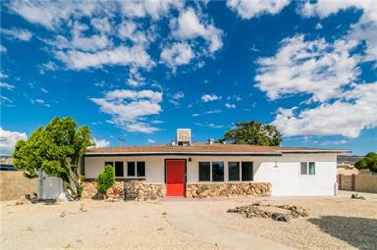 Townhouse for rent at 55820 Santa Fe Trail, Yucca Valley, CA 92284