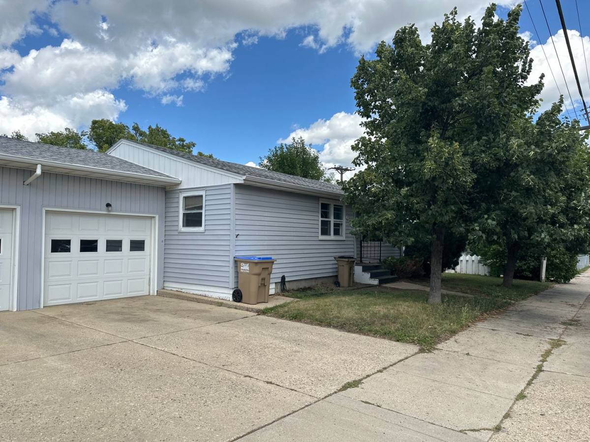 House for rent at 616 16th Ave SW, Minot, ND 58701