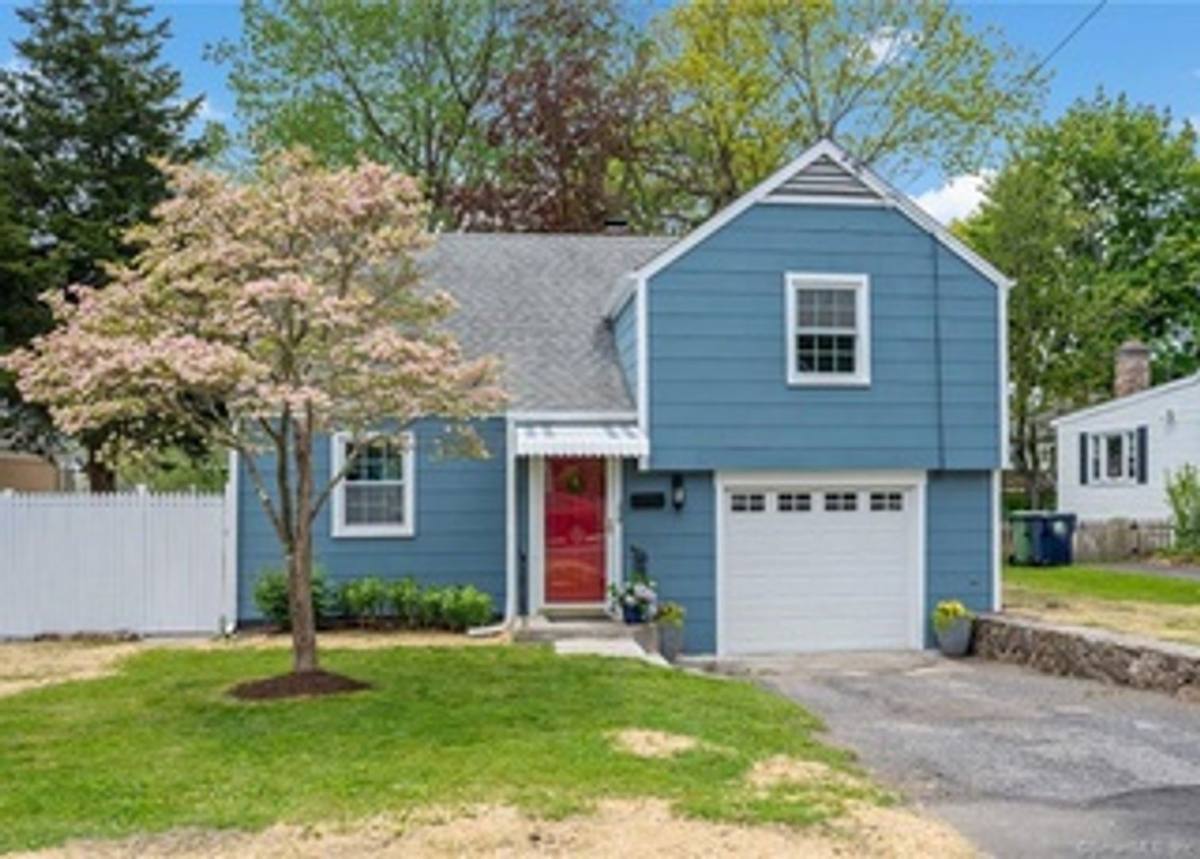 House for rent at 167 Hollow Tree Ridge Rd, Darien, CT 06820