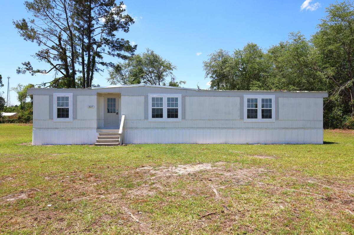 House for rent at 437 N St, Ray City, GA 31645