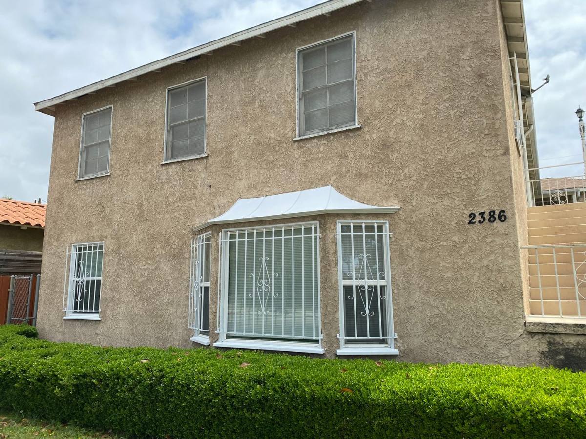 Apartment for rent at 2386 Magnolia Ave, Long Beach, CA 90806