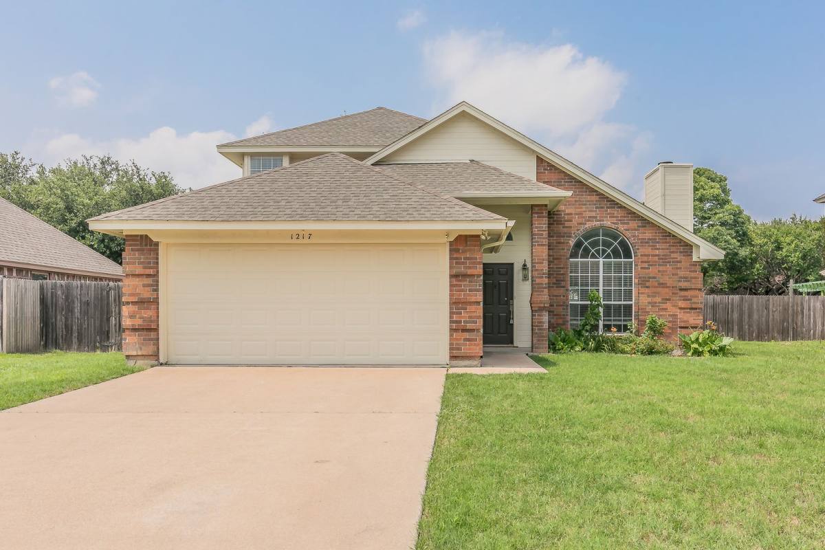 House for rent at 1217 Rio Grande Dr, Fort Worth, TX 76126