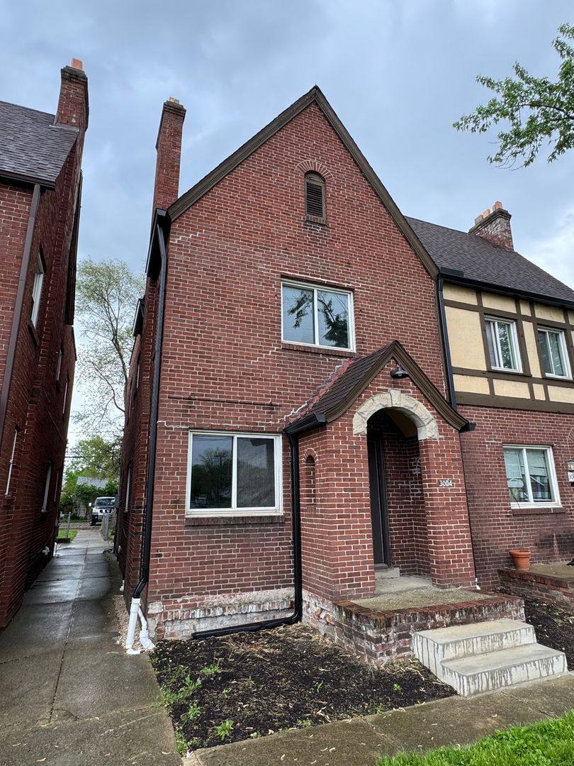 Apartment for rent at 3002-3004 Cleveland Ave, Columbus, OH 43224