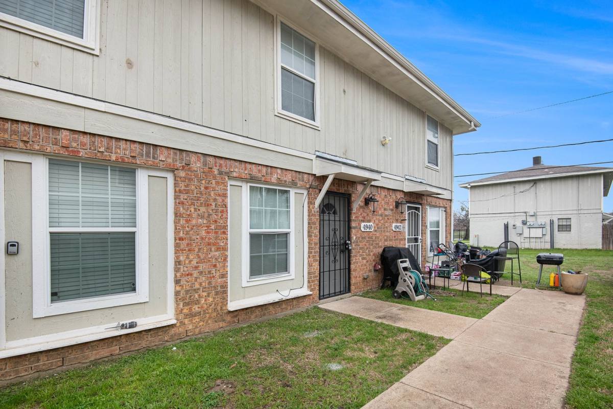 House for rent at 4940 Flamingo Rd, Fort Worth, TX 76119
