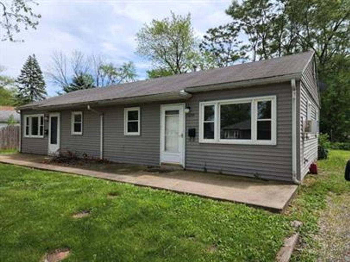 House for rent at 1088 Eastview Dr, Rantoul, IL 61866