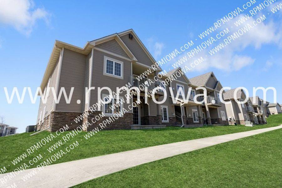 Condo for rent at 3915 141st St #4, Urbandale, IA 50323