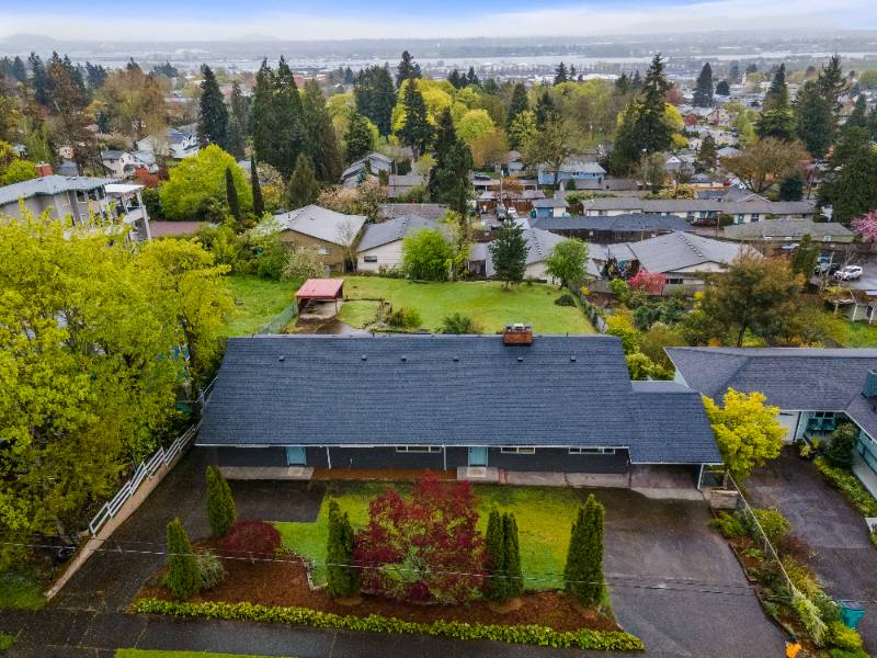 Apartment for rent at 2615 E McLoughlin Blvd, Vancouver, WA 98661